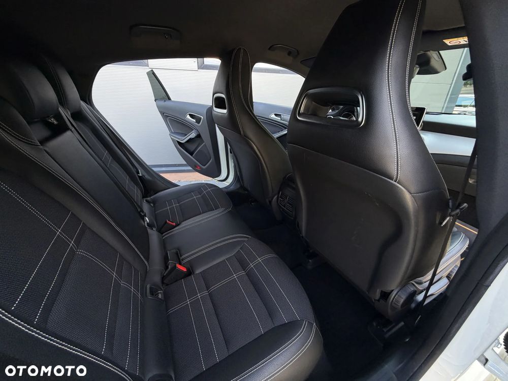 Mercedes-Benz CLA 200 - 17