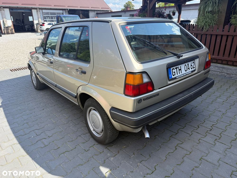 Volkswagen Golf - 2