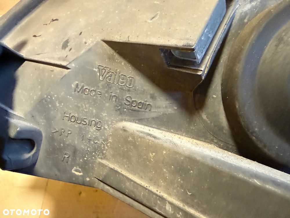 Lampa prawa lewa Volkswagen Passat B6 soczewka OE - 4