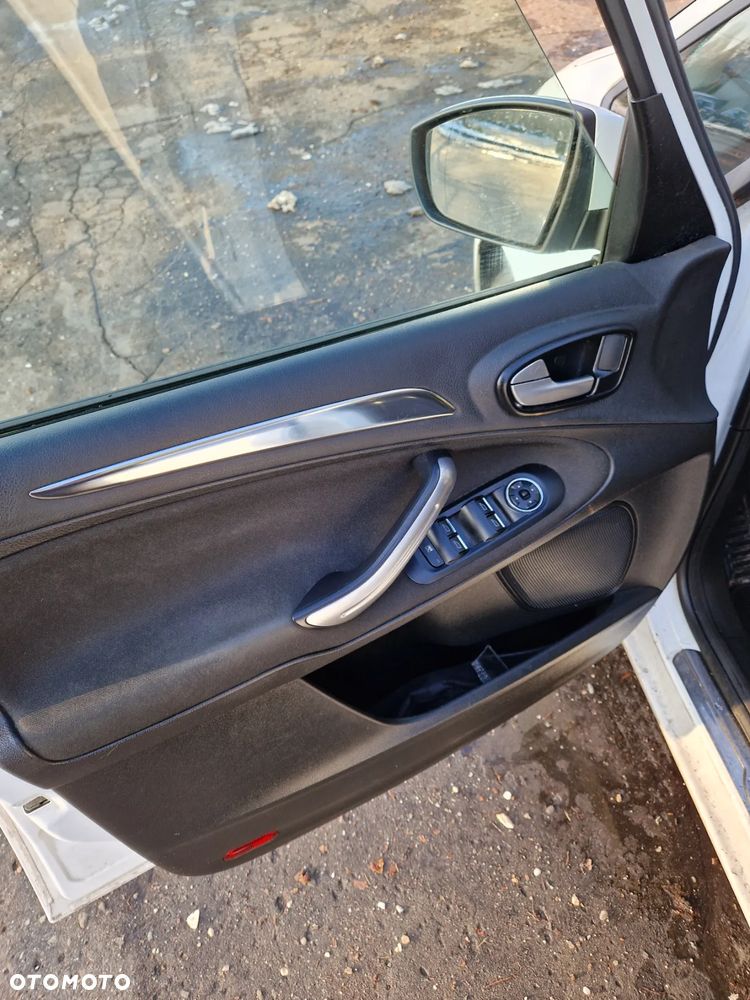 Ford Galaxy 2.0 TDCi Ghia - 12