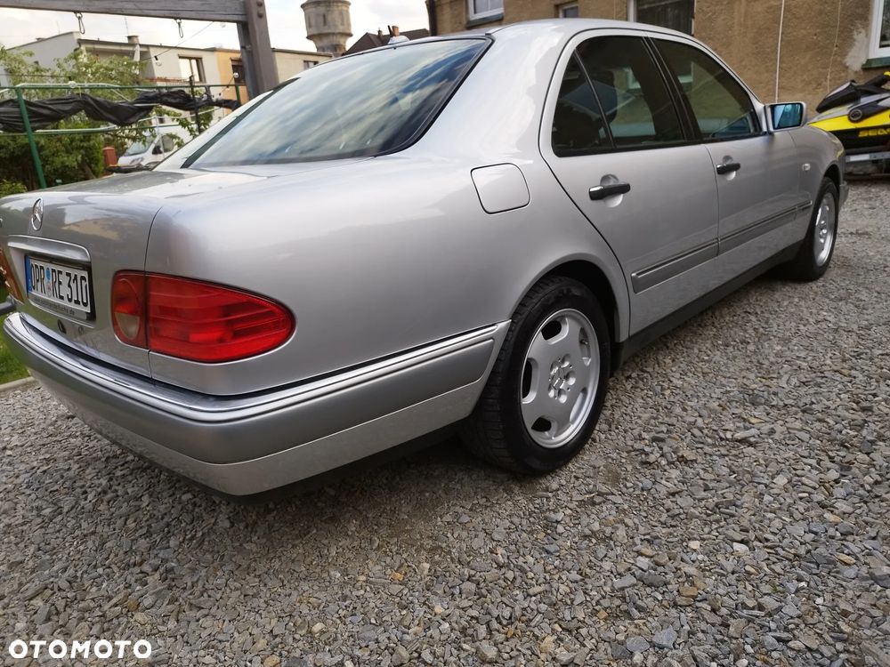 Mercedes-Benz 280 - 7