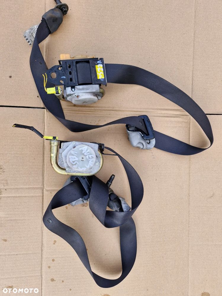 Pas bezpieczeństwa przód prawy lewy AVENSIS VERSO 2003r