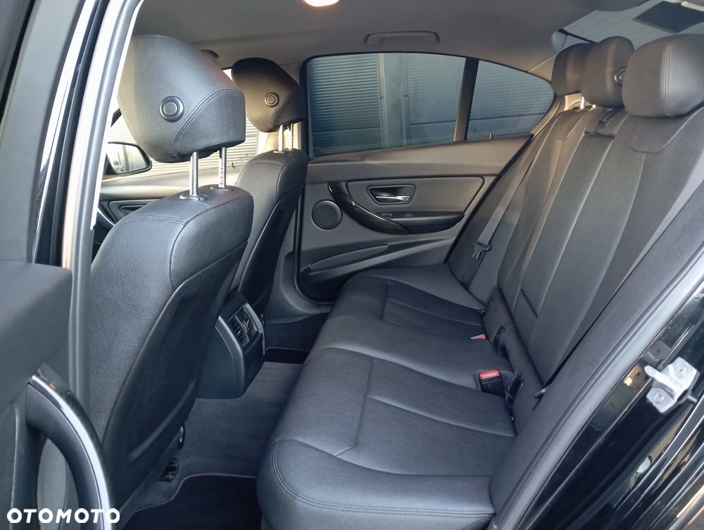 BMW Seria 3 320i Edition M Sport Shadow - 10