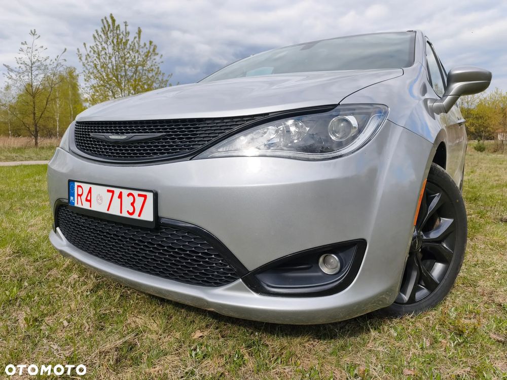 Chrysler Pacifica - 19