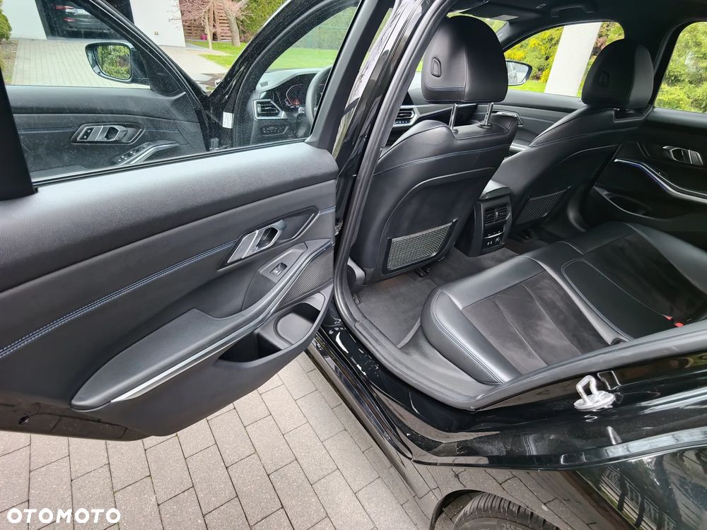 BMW Seria 3 330i M Sport sport - 23