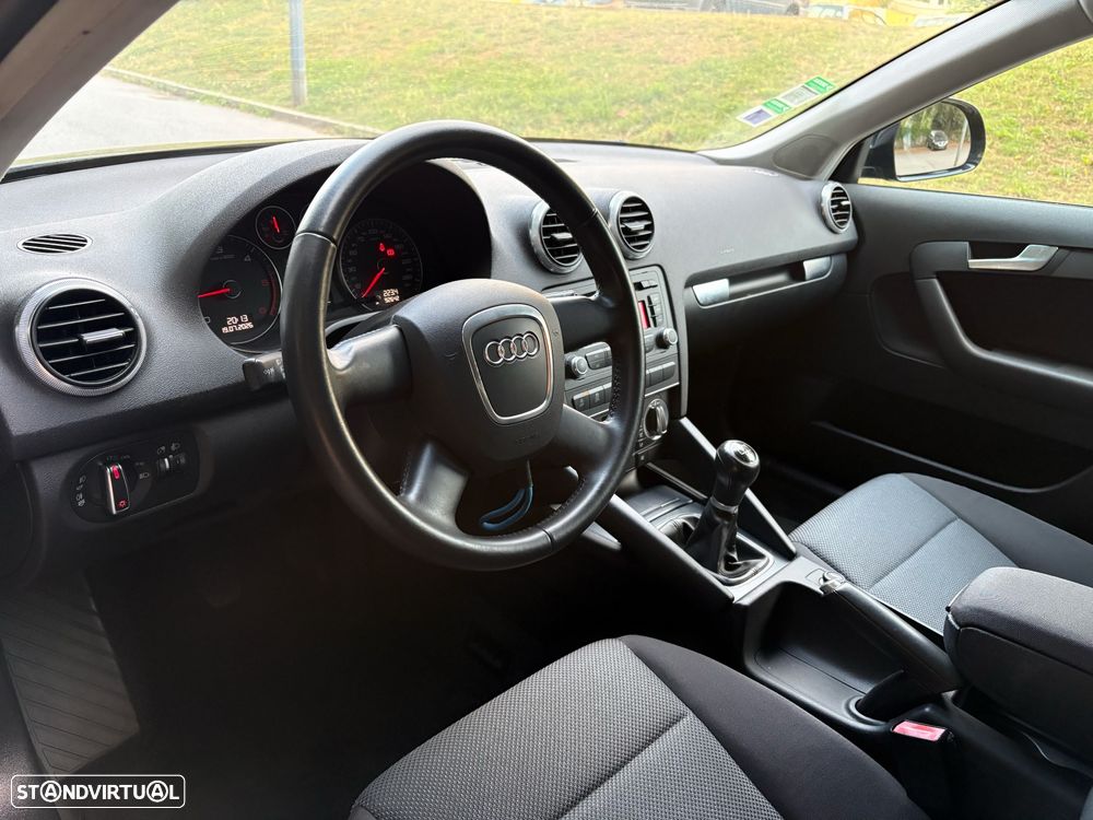 Audi A3 Sportback 1.6 TDI Attraction Business Line - 24