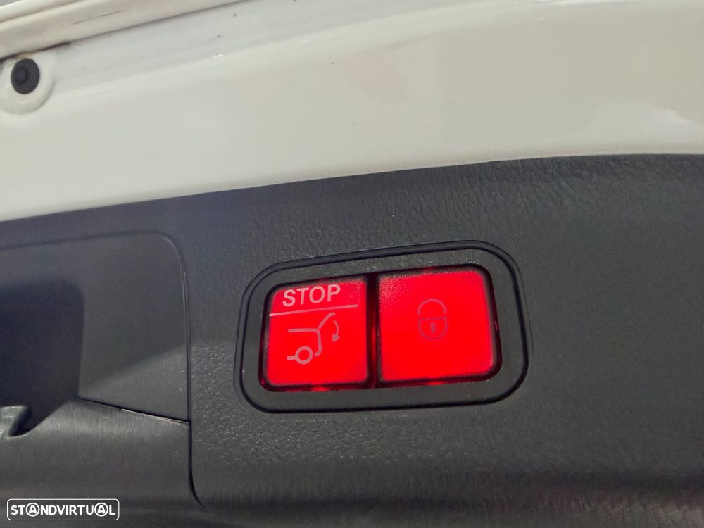 Mercedes-Benz GLA 200 d AMG Line - 41