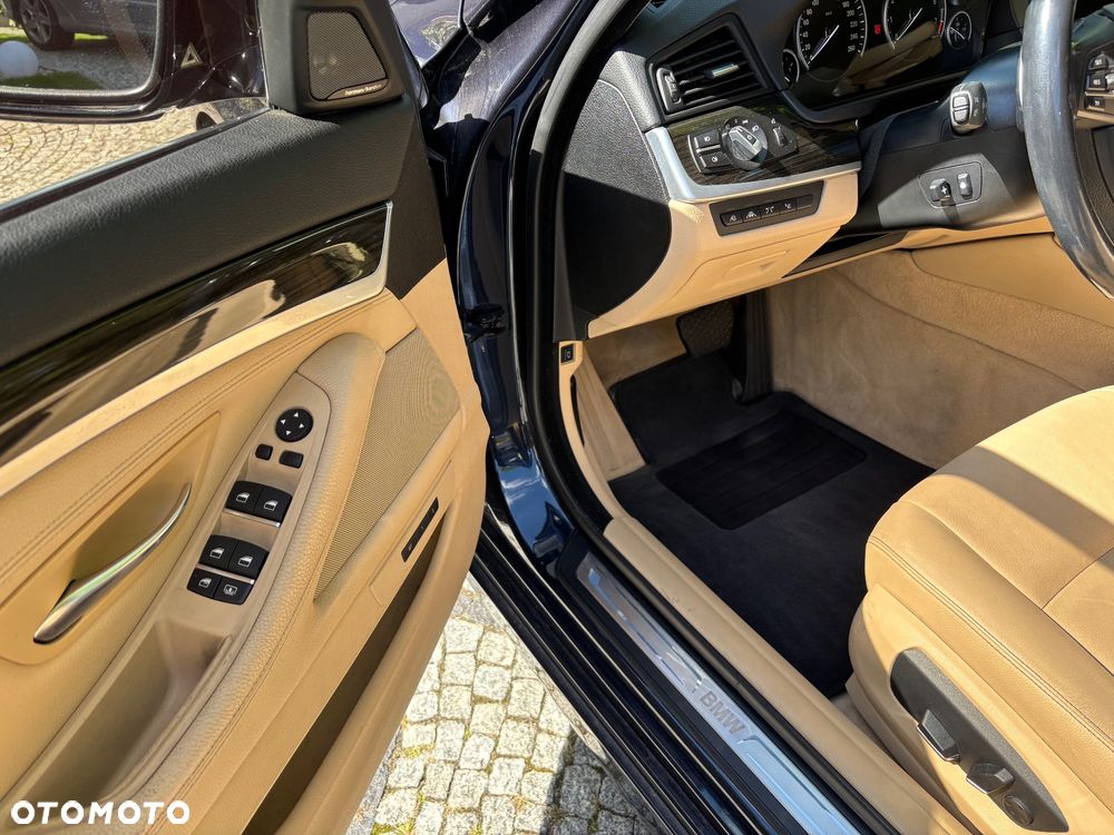 BMW Seria 5 535i xDrive Sport-Aut Luxury Line - 14