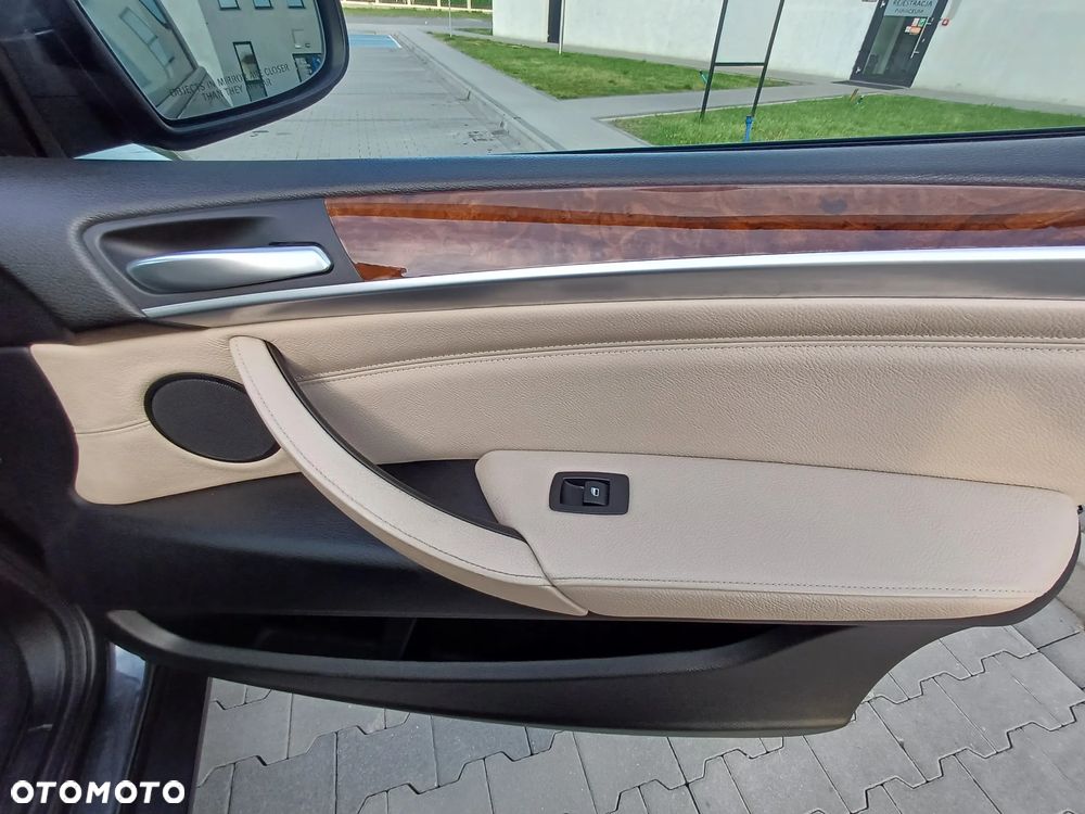 BMW X5 xDrive35i - 38