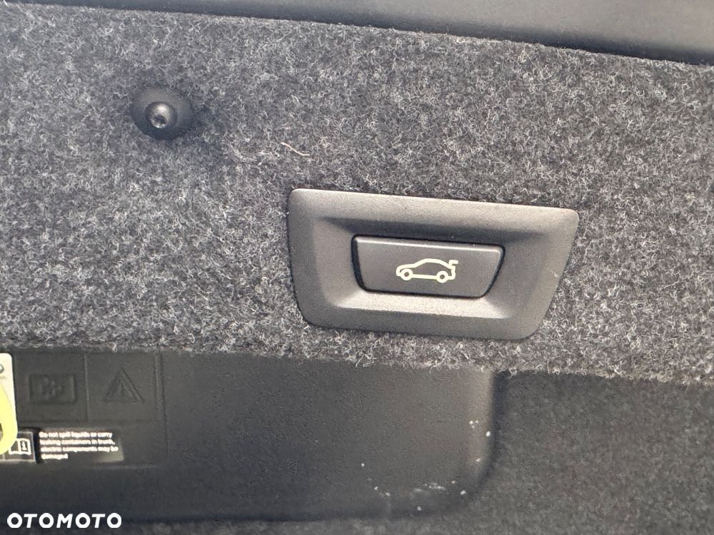 BMW Seria 5 528i xDrive - 23