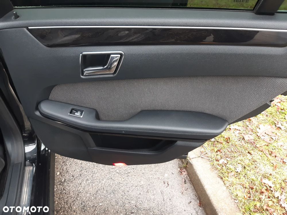 Mercedes-Benz Klasa E - 27