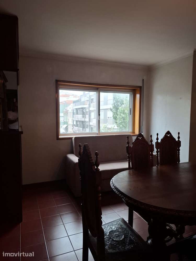 Apartamento T2 Av. Fernão de Magalhães - Grande imagem: 2/11