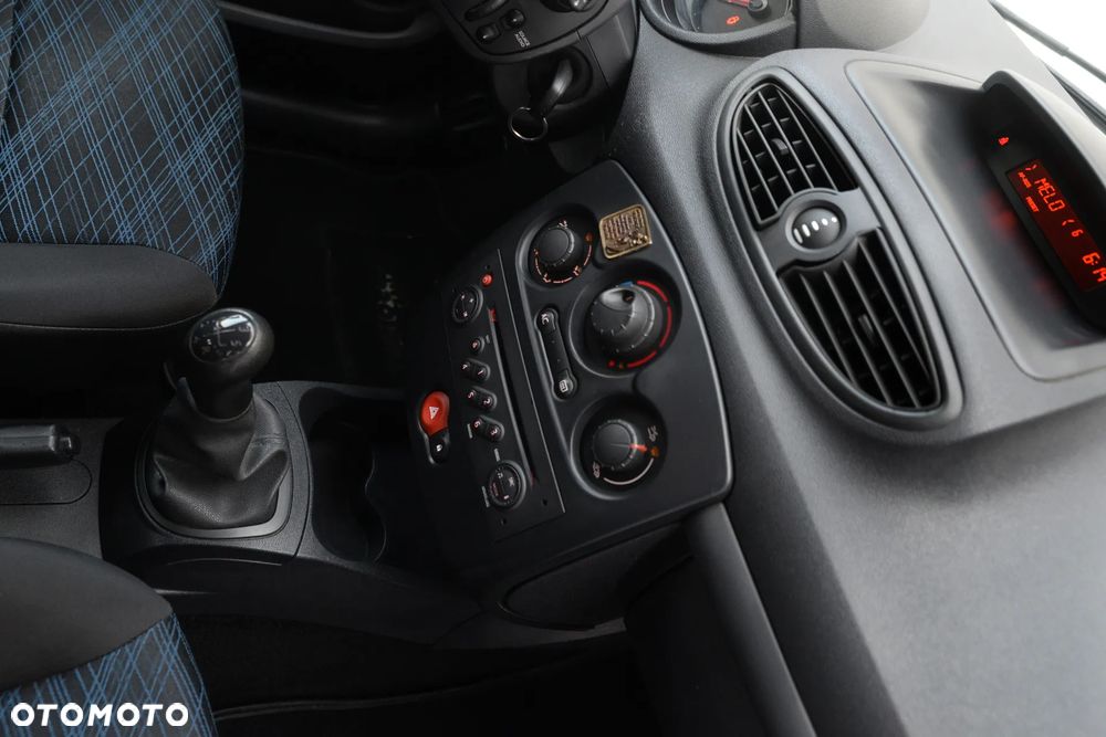 Renault Clio 1.2 16V Confort Privilege - 7