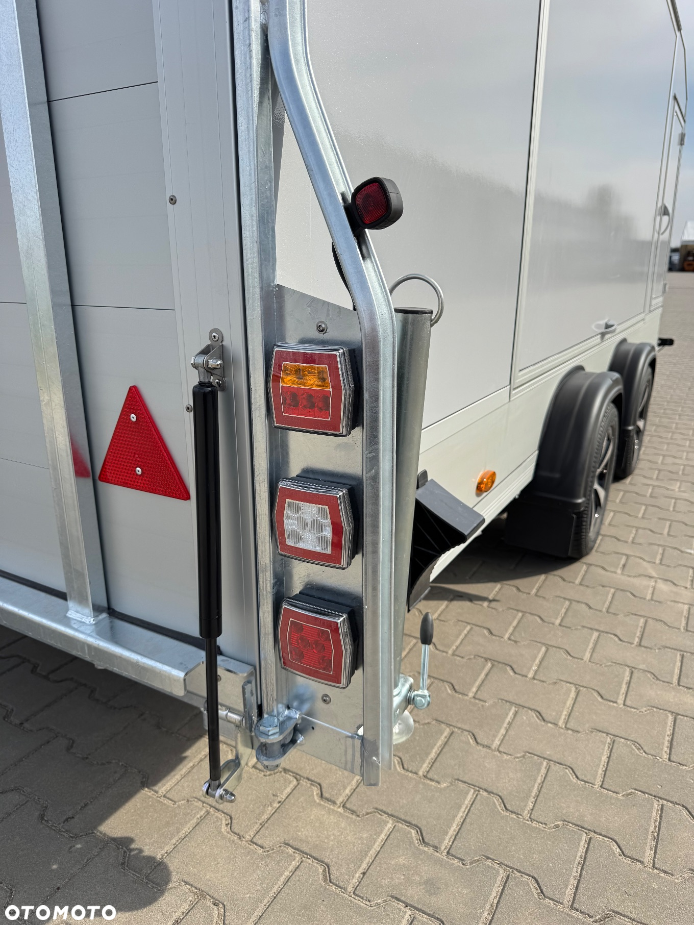 Debon C1000 - kryta laweta | 490 x 202 cm / 3500kg / felgi ALU / wciągarka elektryczna - 7