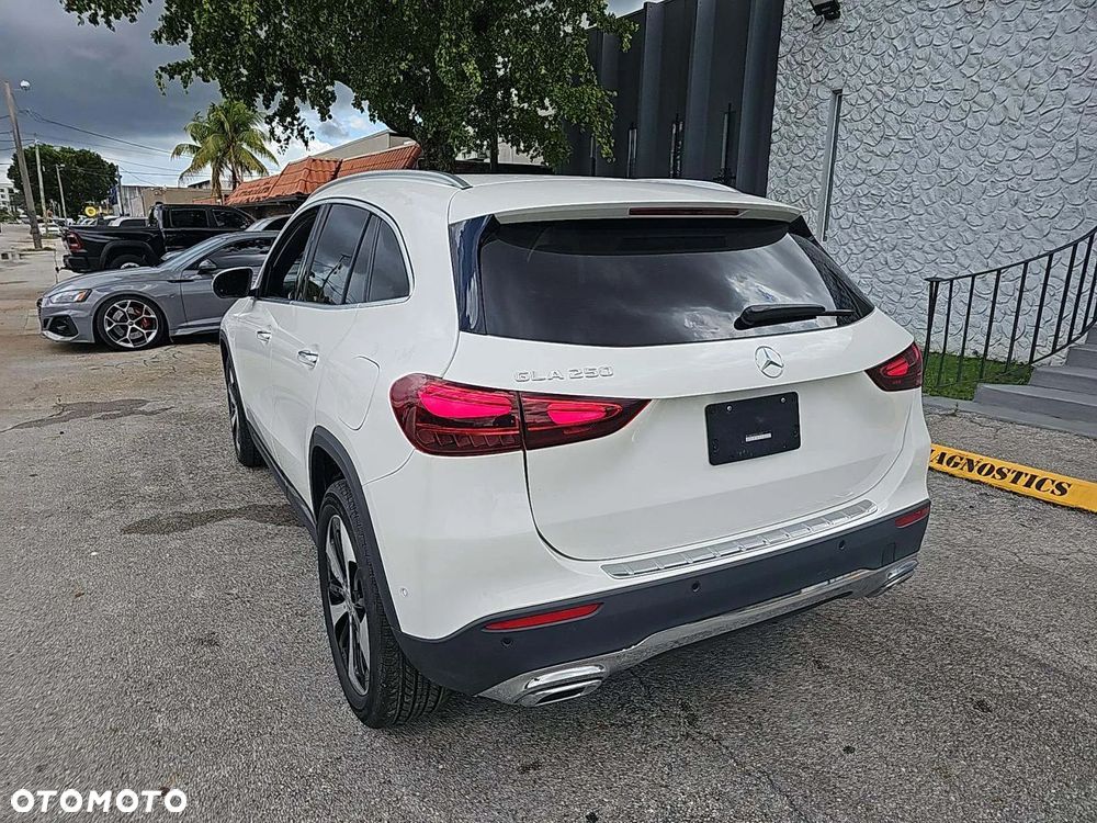 Mercedes-Benz GLA 250 8G-DCT Progressive - 2