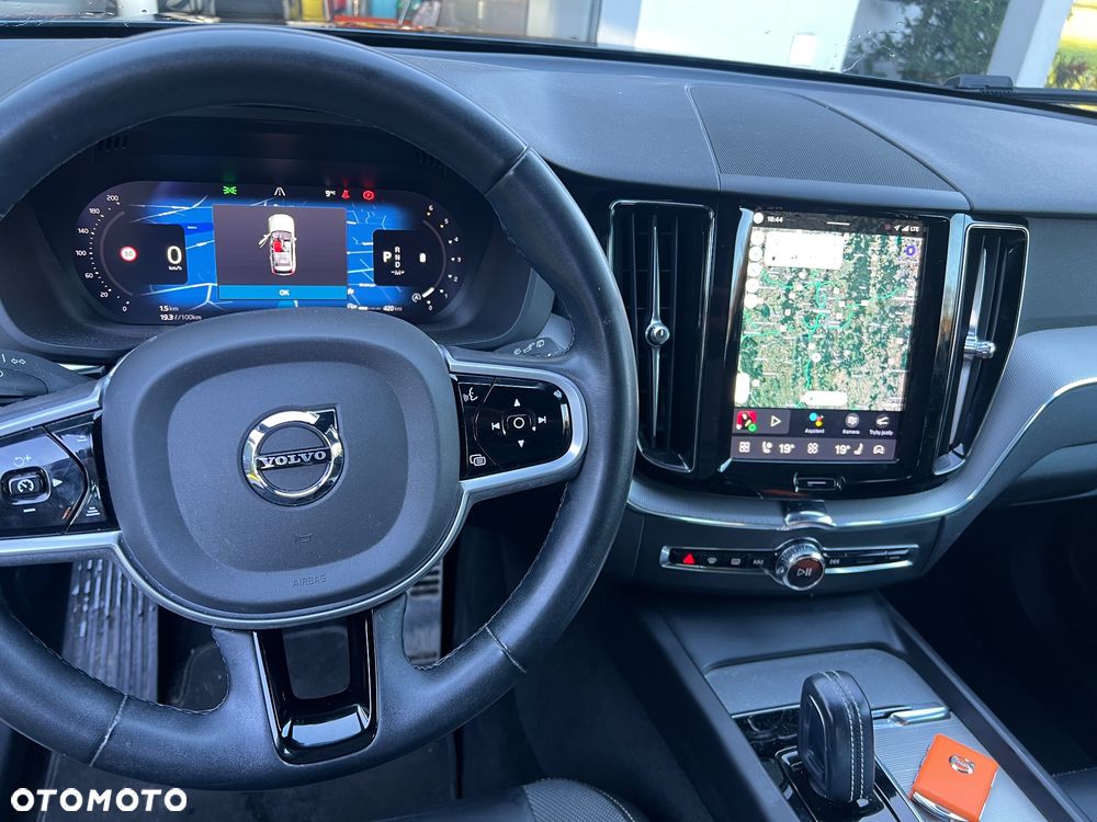 Volvo XC 60 B4 D AWD R-Design - 4