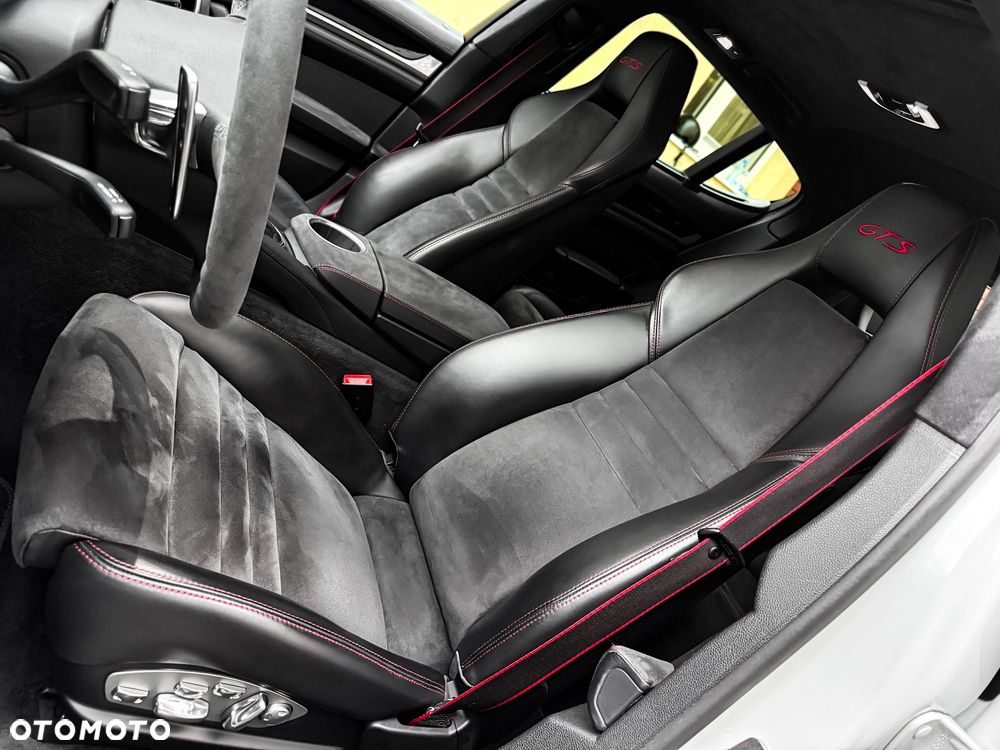 Porsche Panamera GTS PDK - 21