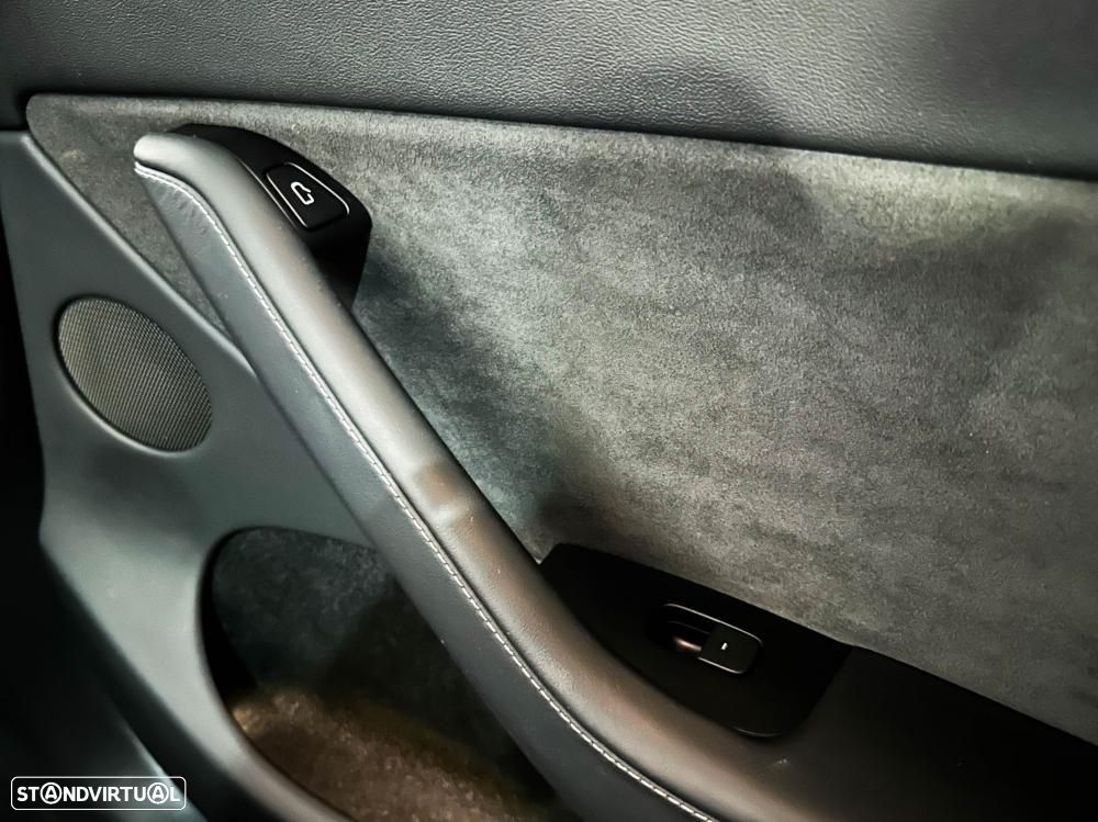 Tesla Model Y Long Range Dual Motor AWD - 27