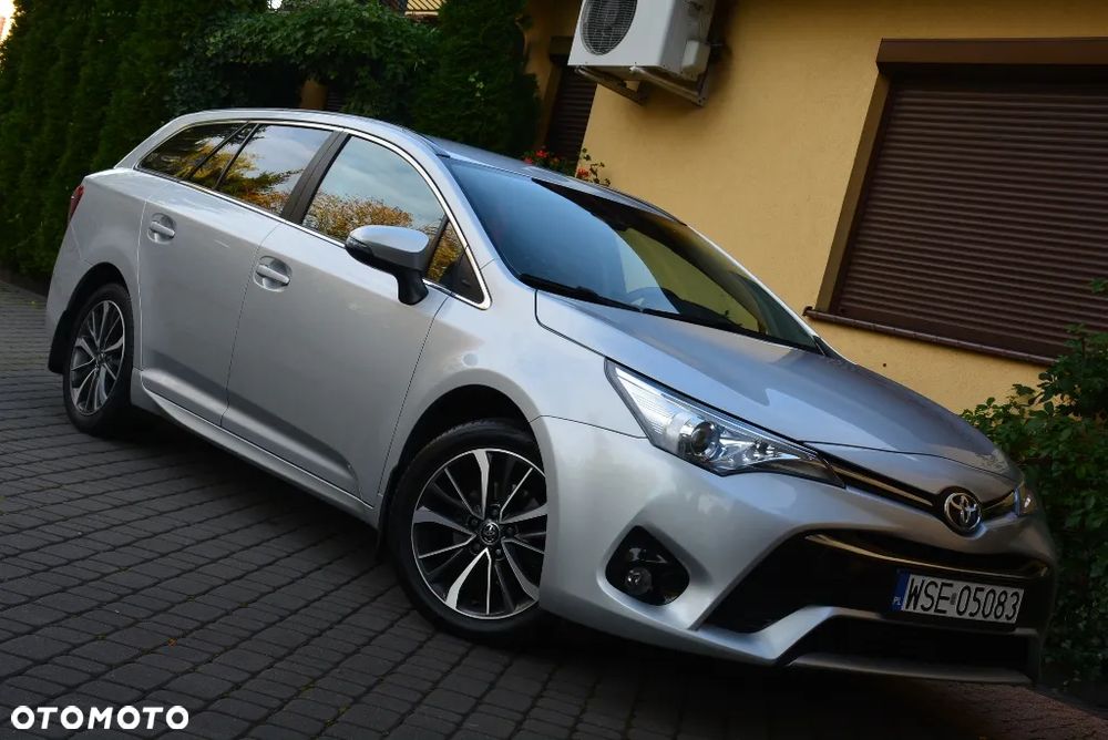 Toyota Avensis Touring Sports 1.8 Comfort - 19