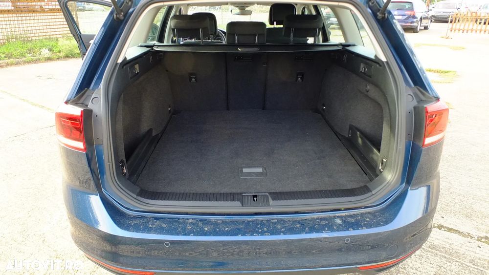 Volkswagen Passat 2.0 TDI SCR DSG Comfortline - 23