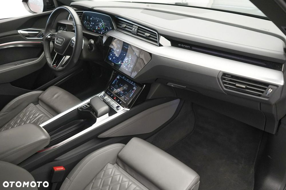 Audi Q8 Sportback e-tron - 26