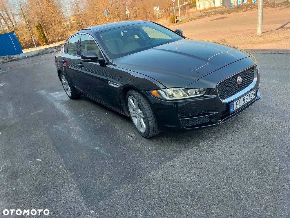 Jaguar XE 2.0 T Prestige - 3
