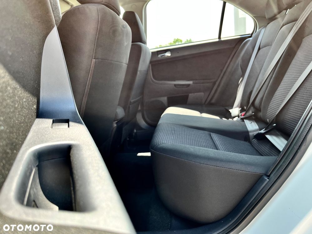 Mitsubishi Lancer 1.5 Invite - 17