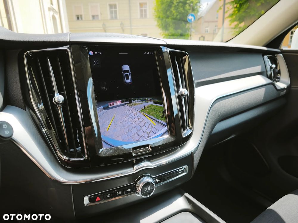 Volvo XC 60 B4 B Momentum Pro - 15