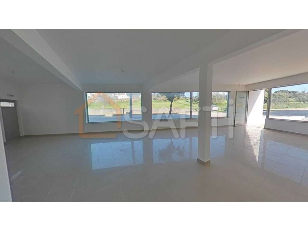 Loja para venda no centro de Alvaiazere - Grande imagem: 2/47