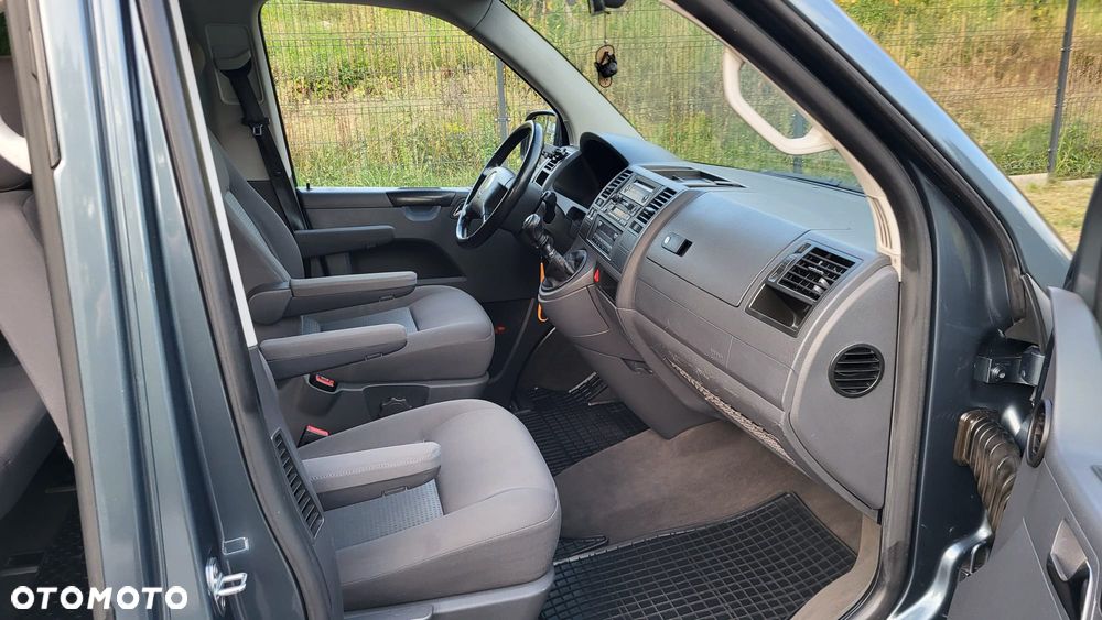 Volkswagen Caravelle - 8