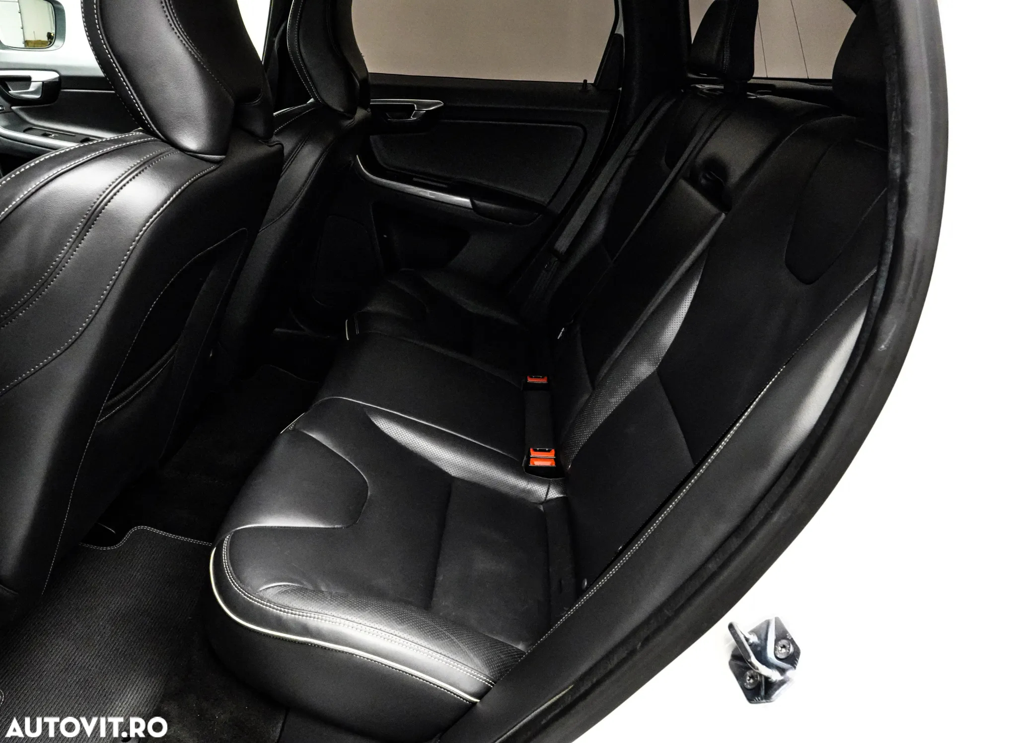 Volvo XC 60 D4AWD R-Design - 16