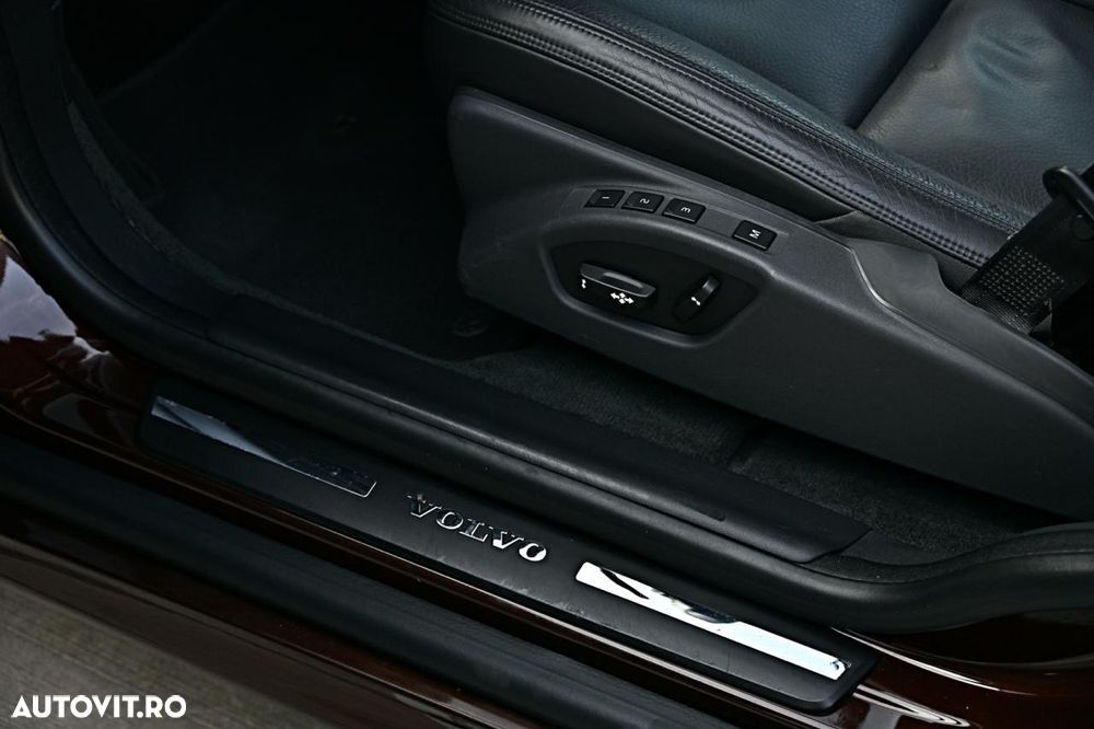 Volvo XC 60 D5 AWD Geartronic Summum - 25