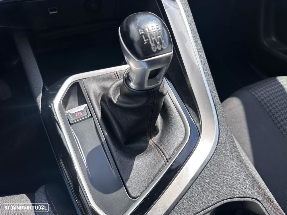 Peugeot 3008 1.2 PureTech Allure Pack - 32