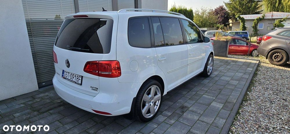 Volkswagen Touran 2.0 TDI DPF BlueMotion Technology DSG STYLE - 23
