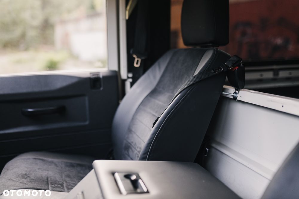 Land Rover Defender 2.5 TDI - 16