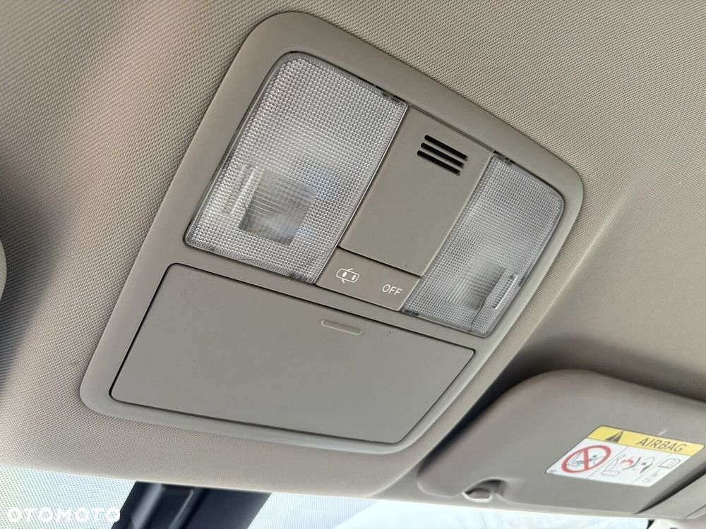 Toyota Avensis 2.0 D-4D Premium - 22