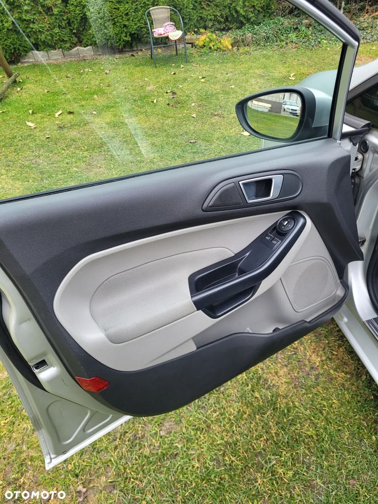 Ford Fiesta 1.6 TDCI SYNC Edition - 16