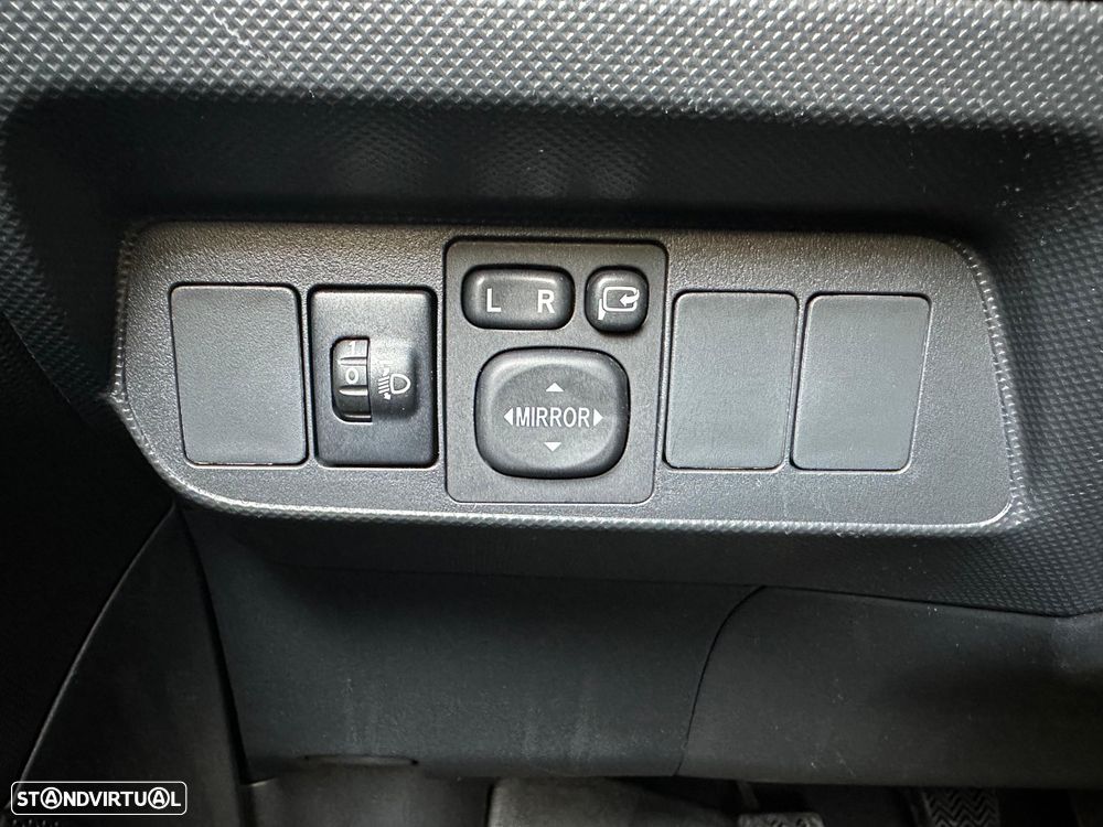Toyota Auris 1.4 D-4D Exclusive+Navi - 24