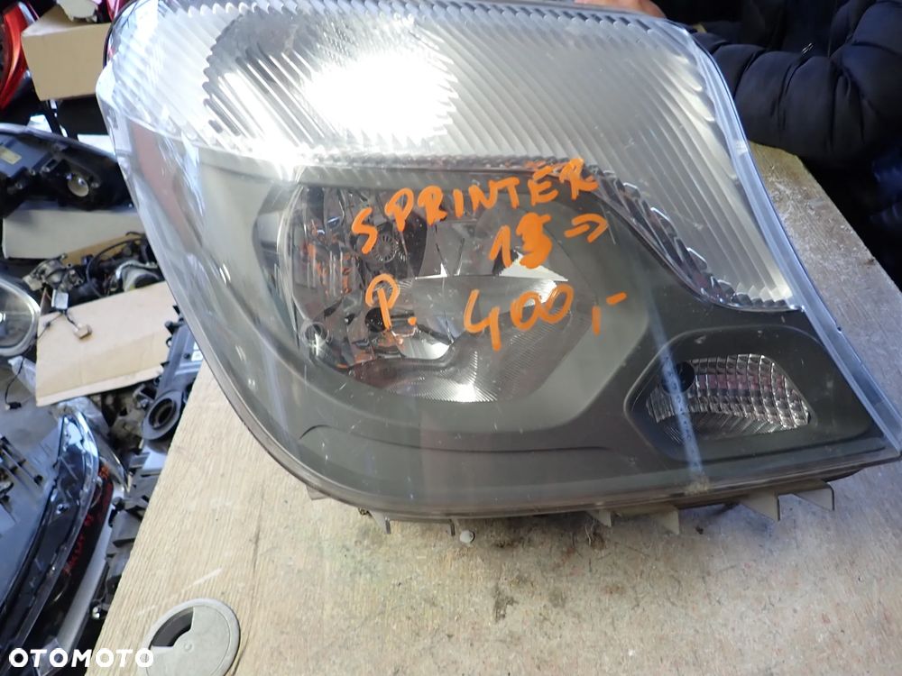 MERCEDES SPRINTER W906 LAMPA PRAWY PRZÓD A9068202461 - 2