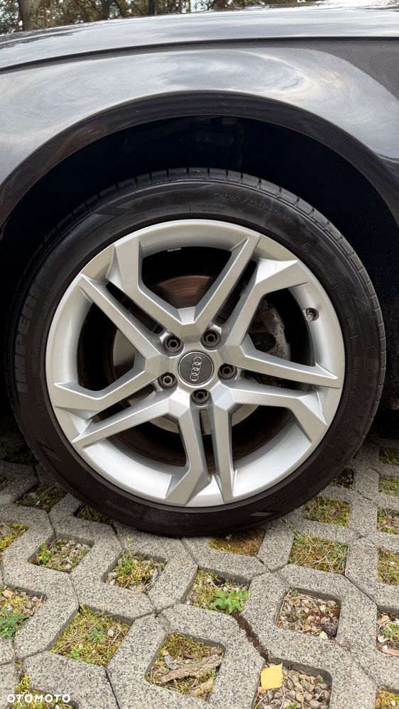 Audi A4 Limousine - 14