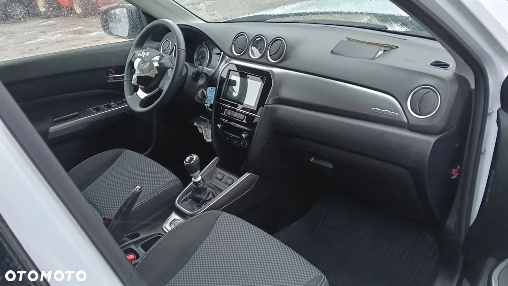 Suzuki Vitara 1.4 Boosterjet SHVS Elegance Sun 4WD - 24