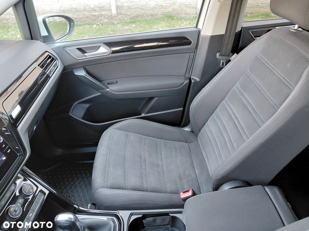 Volkswagen Touran - 26