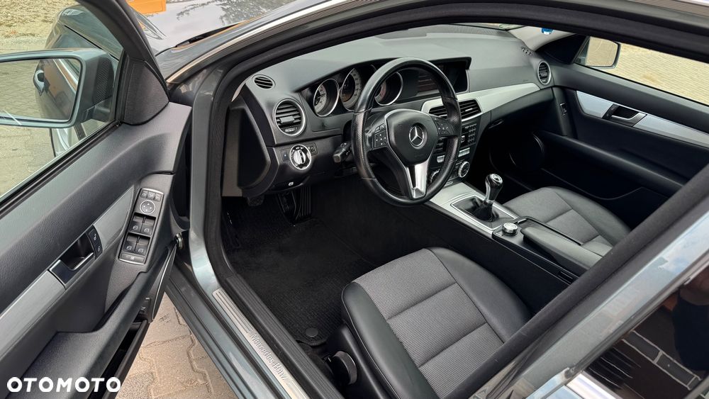 Mercedes-Benz Klasa C 180 CGI BlueEff Avantgarde - 16