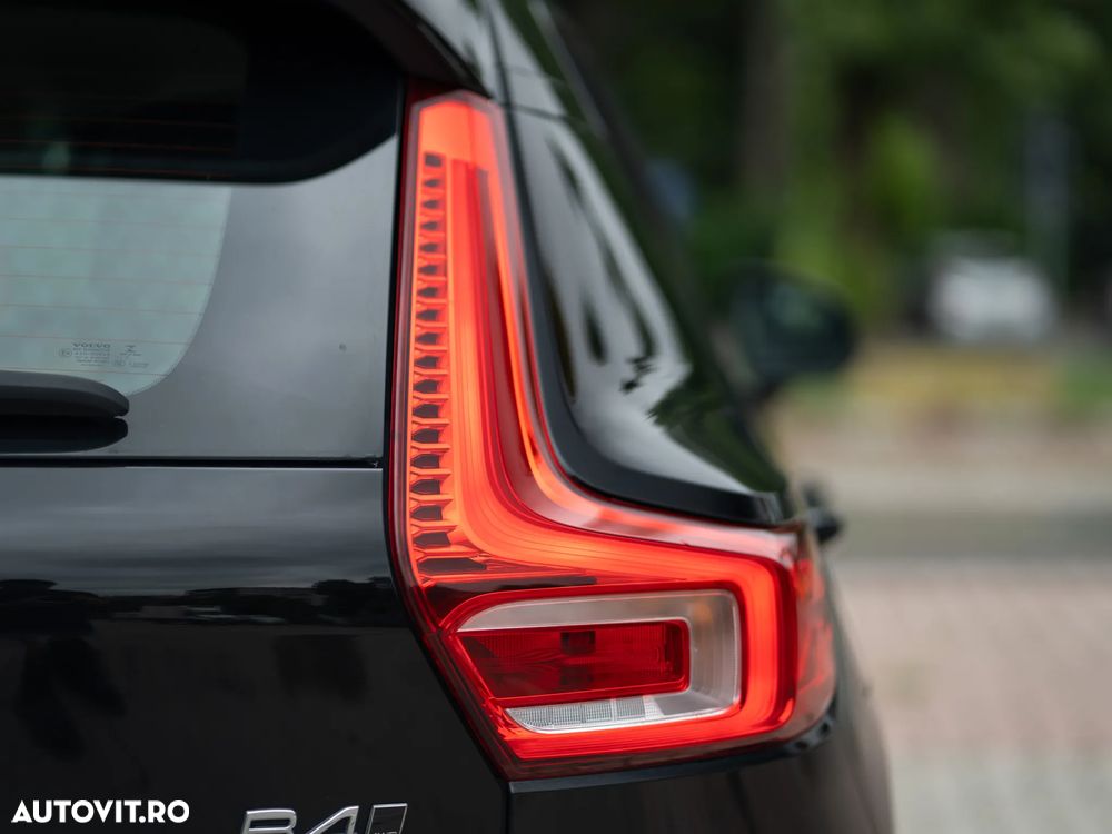 Volvo XC 40 B4 AT8 AWD Mild Hybrid Momentum Pro - 37