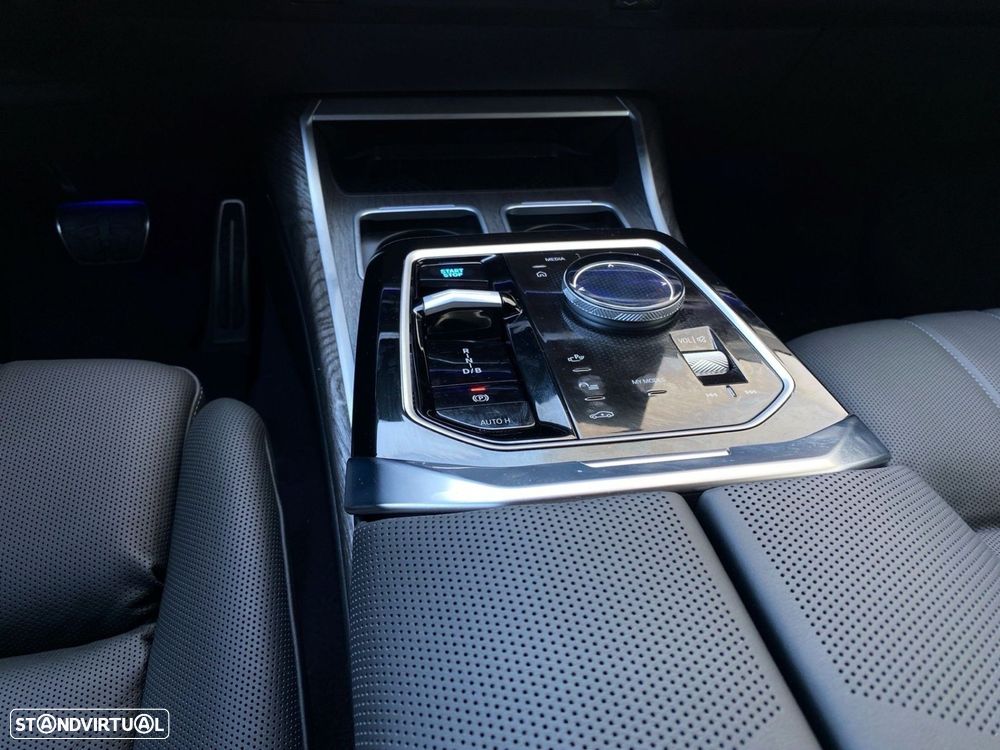 BMW i7 eDrive50 Pack Desportivo M Pro — fotografia 16