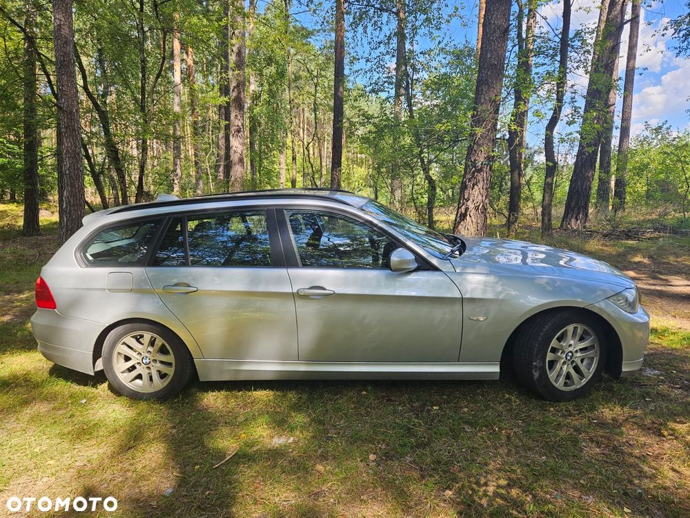 BMW Seria 3 320d DPF Efficient Dynamics Edition - 9