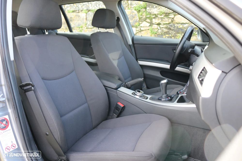 BMW 318 d Navigation Sport - 15