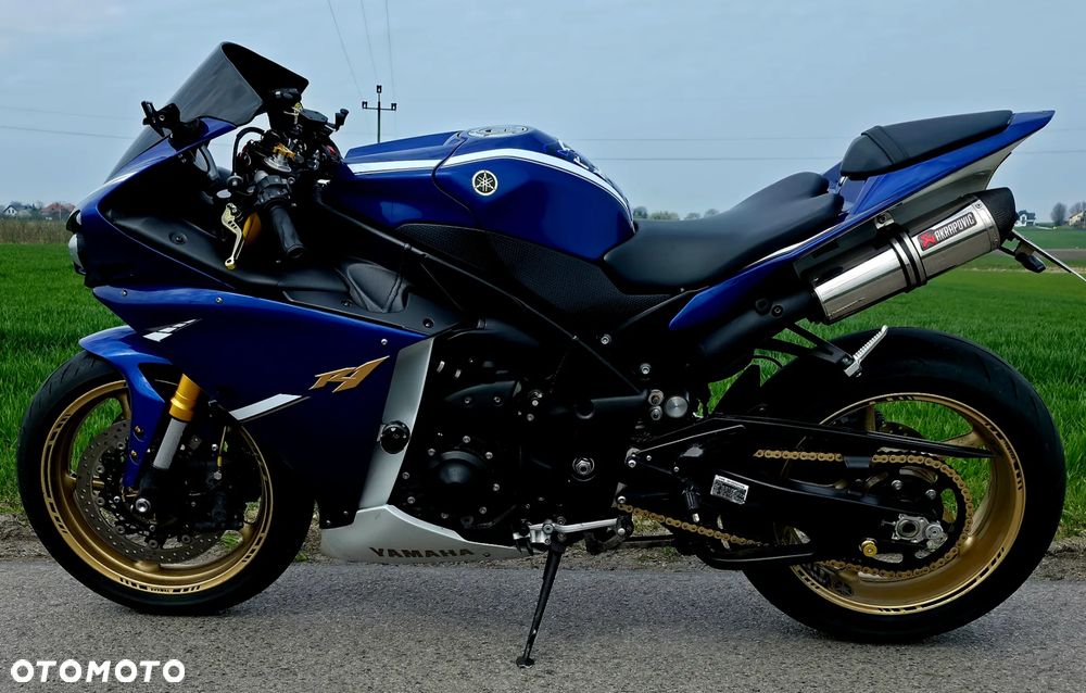 Yamaha R1 - 4