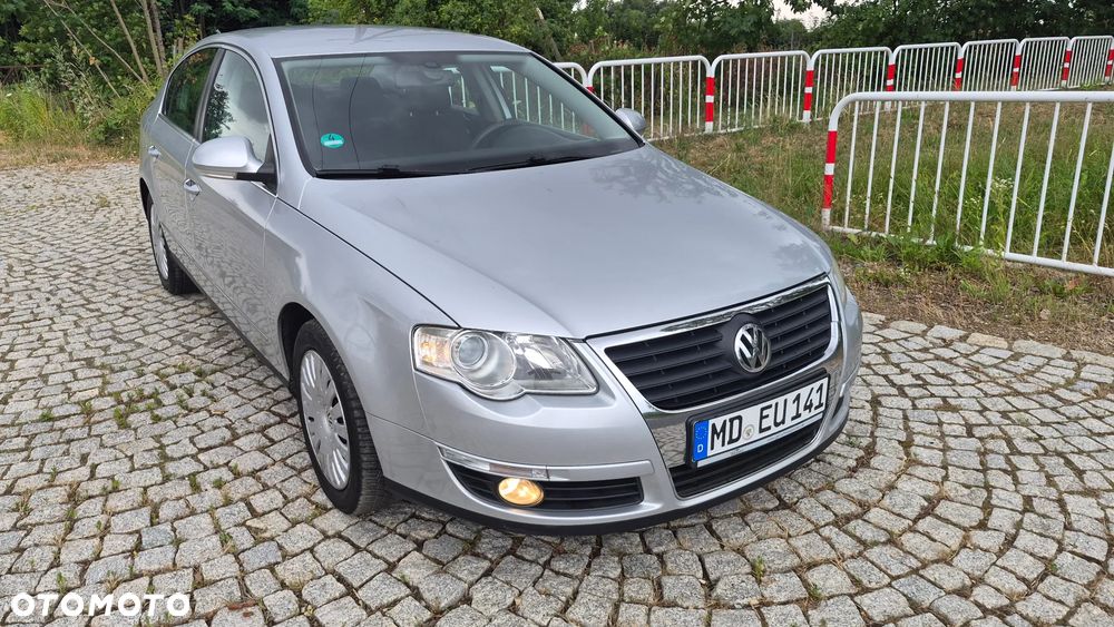 Volkswagen Passat 1.9 TDI Comfortline - 4