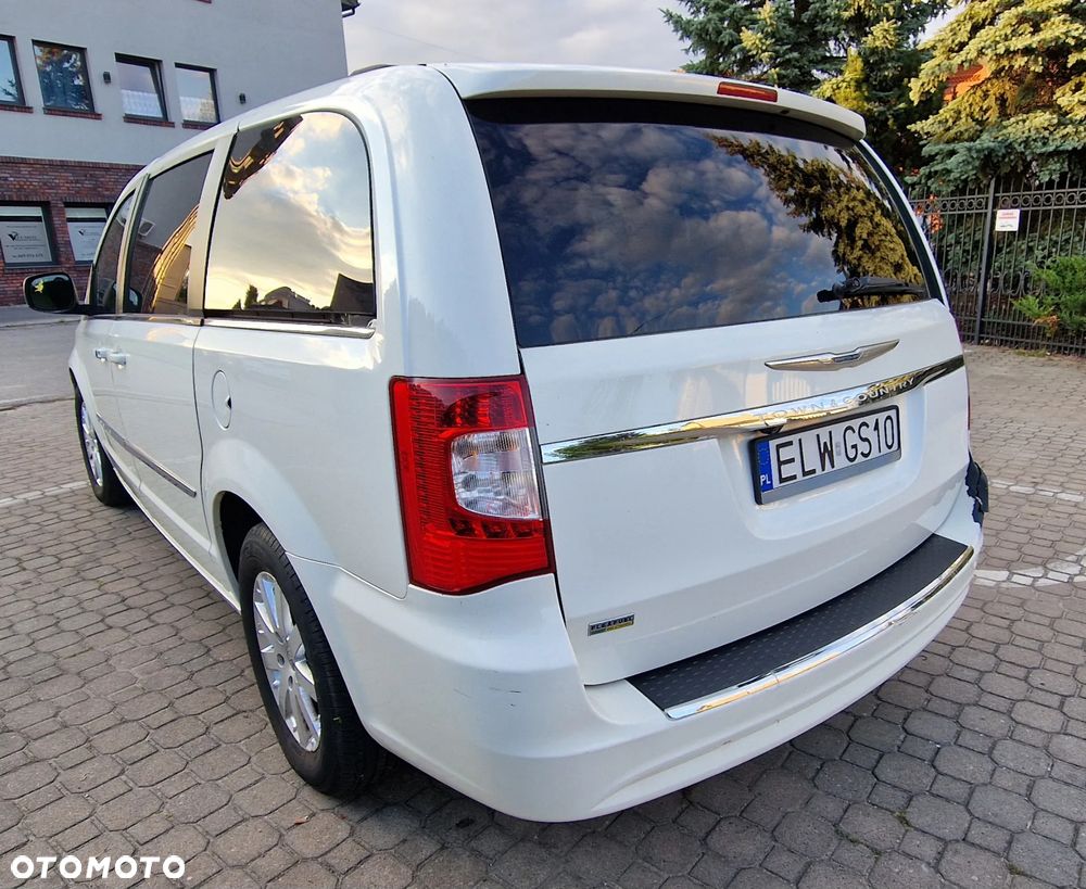 Chrysler Town & Country 3.6 Limited - 13